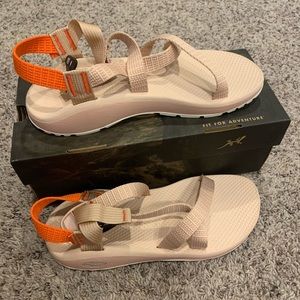 NWT SZ 10 WOMENS CHACOS